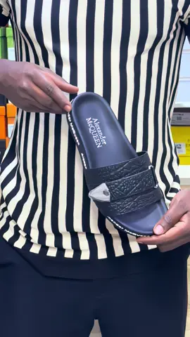 145,000ugx 🛍️🛍️ boxed luxury sandals +256759062809 #shoesformen #sandals #fyppppppppppppppppppppppp #ugandatiktok🇺🇬 #menfashion 