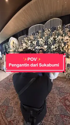 Mencoba angle lain dari yang biasanya 😆🙏🏻🙏🏻 Di wedding kali ini masih mendampingi pengantin yang sangat excited menjalani resepsi pernikahannya di Sukabumi 🫶🏻✨ Terlihat suasana keluarga & tamu undangan yang datang begitu hangat dan pengantin pun sempat untuk mingle sebentar di tengah berjalannya acara resepsi 🥰🫶🏻 Di wedding ini aku berkolaborasi dengan @Jenggala Project WO  #brideassistant #povwedding #weddingorganizer #weddingplanner #wedding 