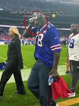 The GREATEST pass rusher of all time. 🐐 #football #tiktokcampaign #brucesmith #nfl #bills 