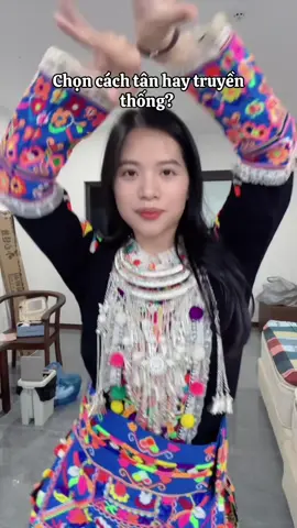 Mọi người thấy bộ truyền thống hay cách tân đẹp hơn ạ? #xuhuong #tamayosilolau #aodaocachtan 