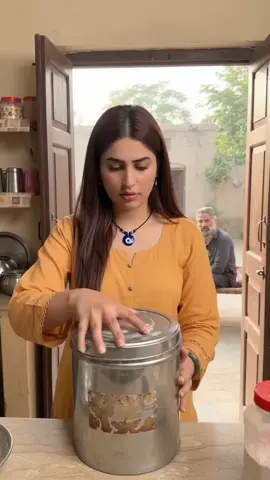 😂 سارا اور بختیار کی آج کی نوک جھونک تو دیکھو! بختیار نے آٹے کے ساتھ ایسی چال چلی کہ سارا نے رنگے ہاتھوں پکڑ لیا 🤣🥞 آخر میں بختیار کا بہانہ سن کر ہنسی روکنا مشکل ہے! 😂 اگر آپ کے گھر میں بھی ایسا بختیار ہے تو اسے ضرور ٹیگ کریں 😂👇 #fypシ゚viral🖤tiktok #viraltiktok #foryoupageofficiall #fypシ゚viral #pleasedontunderreviewmyvedios🔥 