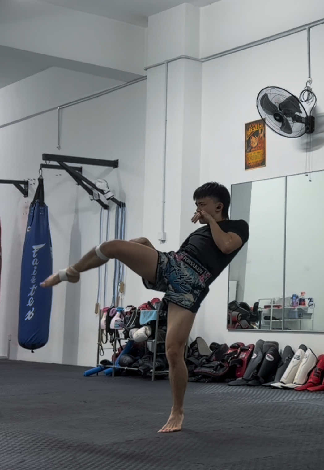 All this anger was once love #muaythai #shadowbox #shadowboxing 
