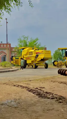 8070 drive checking #foryou #harvester #newholland8070 #پِنڈاں_آلے🥀👑 