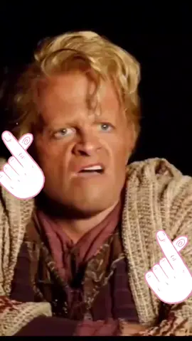 Klaus Kinski war bekannt für seine explosiven Ausraster. Bei Dreharbeiten konnte aus einer kleinen Meinungsverschiedenheit schnell ein lautstarkes Spektakel werden. Wütende Gesten, wildes Geschrei und seine unverwechselbare Art machten ihn zu einer schillernden Persönlichkeit. Für Zuschauer wirkt so mancher Ausraster heute fast schon unfreiwillig komisch.#viral_video #fy #viral 