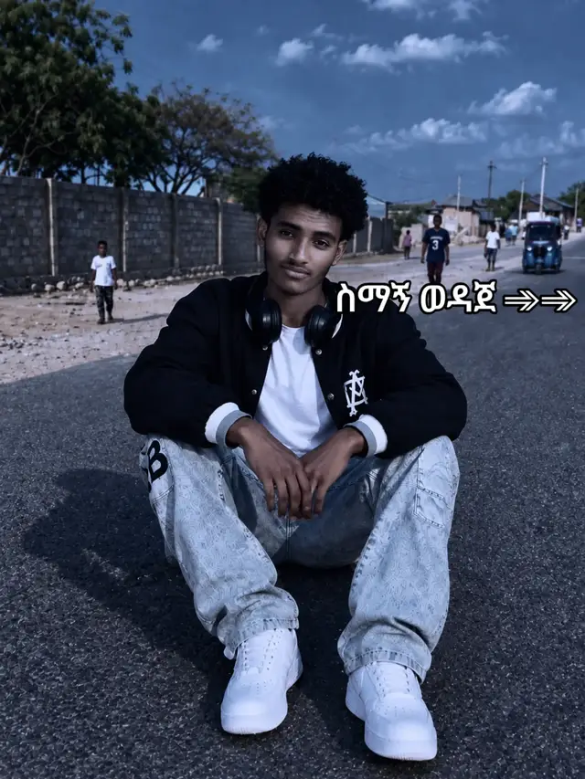 👑🧥😎🤟𝐘𝐨𝐮 𝐦𝐞𝐚𝐧 “𝐚 𝐝𝐢𝐠𝐧𝐢𝐟𝐢𝐞𝐝 𝐠𝐮𝐲 𝐨𝐮𝐭𝐟𝐢𝐭” 𝐭𝐨 𝐡𝐚𝐧𝐝𝐥𝐞 𝐚 𝐛𝐚𝐝 𝐝𝐚𝐲, 𝐫𝐢𝐠𝐡𝐭? 😎 𝐒𝐨 𝐲𝐨𝐮 𝐬𝐭𝐢𝐥𝐥 𝐥𝐨𝐨𝐤 𝐟𝐢𝐫𝐦 + 𝐜𝐨𝐧𝐟𝐢𝐝𝐞𝐧𝐭 𝐞𝐯𝐞𝐧 𝐰𝐡𝐞𝐧 𝐲𝐨𝐮’𝐫𝐞 𝐢𝐧 𝐚 𝐛𝐚𝐝 𝐦𝐨𝐨𝐝, 𝐭𝐡𝐞 𝐤𝐞𝐲 𝐢𝐬: 𝐬𝐢𝐦𝐩𝐥𝐞, 𝐧𝐞𝐚𝐭, 𝐚𝐧𝐝 𝐧𝐞𝐮𝐭𝐫𝐚𝐥 𝐜𝐨𝐥𝐨𝐫𝐬. 𝐀 𝐝𝐢𝐠𝐧𝐢𝐟𝐢𝐞𝐝 𝐨𝐮𝐭𝐟𝐢𝐭 = 𝐩𝐞𝐨𝐩𝐥𝐞 𝐚𝐮𝐭𝐨𝐦𝐚𝐭𝐢𝐜𝐚𝐥𝐥𝐲 𝐫𝐞𝐬𝐩𝐞𝐜𝐭 𝐲𝐨𝐮. ### 3 𝐅𝐨𝐫𝐦𝐮𝐥𝐚𝐬 𝐟𝐨𝐫 𝐚 𝐃𝐢𝐠𝐧𝐢𝐟𝐢𝐞𝐝 𝐆𝐮𝐲 𝐎𝐮𝐭𝐟𝐢𝐭 𝐭𝐨 𝐁𝐞𝐚𝐭 𝐁𝐚𝐝 𝐃𝐚𝐲𝐬 1. 𝐒𝐦𝐚𝐫𝐭 𝐂𝐚𝐬𝐮𝐚𝐥 𝐂𝐄𝐎 𝐌𝐨𝐝𝐞 𝐅𝐨𝐫 𝐜𝐨𝐥𝐥𝐞𝐠𝐞, 𝐰𝐨𝐫𝐤, 𝐨𝐫 𝐡𝐚𝐧𝐠𝐢𝐧𝐠 𝐨𝐮𝐭 𝐛𝐮𝐭 𝐬𝐭𝐢𝐥𝐥 𝐫𝐞𝐬𝐩𝐞𝐜𝐭𝐞𝐝 - 𝐓𝐨𝐩: 𝐏𝐥𝐚𝐢𝐧 𝐎𝐱𝐟𝐨𝐫𝐝 𝐬𝐡𝐢𝐫𝐭 𝐢𝐧 𝐧𝐚𝐯𝐲, 𝐛𝐥𝐚𝐜𝐤, 𝐨𝐫 𝐰𝐡𝐢𝐭𝐞. 𝐑𝐨𝐥𝐥 𝐮𝐩 𝐭𝐡𝐞 𝐬𝐥𝐞𝐞𝐯𝐞𝐬 𝐚 𝐛𝐢𝐭. - 𝐁𝐨𝐭𝐭𝐨𝐦: 𝐂𝐡𝐢𝐧𝐨 𝐩𝐚𝐧𝐭𝐬/𝐚𝐧𝐤𝐥𝐞 𝐩𝐚𝐧𝐭𝐬 𝐢𝐧 𝐤𝐡𝐚𝐤𝐢, 𝐜𝐡𝐚𝐫𝐜𝐨𝐚𝐥, 𝐨𝐫 𝐛𝐥𝐚𝐜𝐤. 𝐍𝐨 𝐫𝐢𝐩𝐬. - 𝐒𝐡𝐨𝐞𝐬: 𝐋𝐨𝐚𝐟𝐞𝐫𝐬, 𝐂𝐡𝐞𝐥𝐬𝐞𝐚 𝐛𝐨𝐨𝐭𝐬, 𝐨𝐫 𝐜𝐥𝐞𝐚𝐧 𝐰𝐡𝐢𝐭𝐞 𝐬𝐧𝐞𝐚𝐤𝐞𝐫𝐬. - 𝐄𝐱𝐭𝐫𝐚: 𝐋𝐞𝐚𝐭𝐡𝐞𝐫/𝐬𝐭𝐞𝐞𝐥 𝐰𝐚𝐭𝐜𝐡 + 𝐬𝐮𝐧𝐠𝐥𝐚𝐬𝐬𝐞𝐬. 𝐕𝐢𝐛𝐞𝐬: 𝐂𝐚𝐥𝐦 𝐛𝐮𝐭 𝐝𝐨𝐦𝐢𝐧𝐚𝐧𝐭. 𝐁𝐚𝐝 𝐝𝐚𝐲 𝐬𝐭𝐞𝐩𝐬 𝐚𝐬𝐢𝐝𝐞. 2. 𝐌𝐨𝐧𝐨𝐜𝐡𝐫𝐨𝐦𝐞 𝐌𝐢𝐧𝐢𝐦𝐚𝐥𝐢𝐬𝐭 𝐓𝐡𝐞 𝐞𝐚𝐬𝐢𝐞𝐬𝐭 𝐛𝐮𝐭 𝐰𝐢𝐭𝐡 𝐚 𝐬𝐭𝐫𝐨𝐧𝐠 𝐞𝐟𝐟𝐞𝐜𝐭 - 𝐓𝐨𝐩: 𝐅𝐢𝐭𝐭𝐞𝐝 𝐛𝐥𝐚𝐜𝐤 𝐜𝐫𝐞𝐰 𝐧𝐞𝐜𝐤/𝐡𝐞𝐧𝐥𝐞𝐲 𝐓-𝐬𝐡𝐢𝐫𝐭, 𝐧𝐨𝐭 𝐨𝐯𝐞𝐫𝐬𝐢𝐳𝐞𝐝 - 𝐁𝐨𝐭𝐭𝐨𝐦: 𝐁𝐥𝐚𝐜𝐤 𝐝𝐫𝐞𝐬𝐬 𝐩𝐚𝐧𝐭𝐬 𝐨𝐫 𝐬𝐥𝐢𝐦-𝐟𝐢𝐭 𝐛𝐥𝐚𝐜𝐤 𝐰𝐚𝐬𝐡𝐞𝐝 𝐣𝐞𝐚𝐧𝐬 - 𝐎𝐮𝐭𝐞𝐫: 𝐎𝐯𝐞𝐫𝐬𝐡𝐢𝐫𝐭 𝐨𝐫 𝐜𝐡𝐨𝐫𝐞 𝐣𝐚𝐜𝐤𝐞𝐭 𝐢𝐧 𝐚 𝐦𝐚𝐭𝐜𝐡𝐢𝐧𝐠 𝐜𝐨𝐥𝐨𝐫 - 𝐒𝐡𝐨𝐞𝐬: 𝐁𝐨𝐨𝐭𝐬 𝐨𝐫 𝐟𝐮𝐥𝐥 𝐛𝐥𝐚𝐜𝐤 𝐬𝐧𝐞𝐚𝐤𝐞𝐫𝐬 𝐕𝐢𝐛𝐞𝐬: 𝐌𝐲𝐬𝐭𝐞𝐫𝐢𝐨𝐮𝐬, 𝐟𝐨𝐜𝐮𝐬𝐞𝐝, 𝐧𝐨 𝐝𝐫𝐚𝐦𝐚. 3. 𝐎𝐥𝐝 𝐌𝐨𝐧𝐞𝐲 𝐂𝐥𝐞𝐚𝐧 𝐋𝐨𝐨𝐤 𝐋𝐨𝐨𝐤𝐬 𝐞𝐱𝐩𝐞𝐧𝐬𝐢𝐯𝐞 𝐰𝐢𝐭𝐡𝐨𝐮𝐭 𝐛𝐢𝐠 𝐥𝐨𝐠𝐨𝐬 - 𝐓𝐨𝐩: 𝐍𝐞𝐚𝐭 𝐩𝐨𝐥𝐨 𝐬𝐡𝐢𝐫𝐭 𝐨𝐫 𝐥𝐢𝐧𝐞𝐧 𝐬𝐡𝐢𝐫𝐭 𝐢𝐧 𝐞𝐚𝐫𝐭𝐡 𝐭𝐨𝐧𝐞𝐬: 𝐨𝐥𝐢𝐯𝐞, 𝐜𝐫𝐞𝐚𝐦, 𝐦𝐨𝐜𝐡𝐚 - 𝐁𝐨𝐭𝐭𝐨𝐦: 𝐒𝐭𝐫𝐚𝐢𝐠𝐡𝐭-𝐜𝐮𝐭 𝐝𝐫𝐞𝐬𝐬 𝐩𝐚𝐧𝐭𝐬 𝐢𝐧 𝐛𝐞𝐢𝐠𝐞/𝐨𝐟𝐟-𝐰𝐡𝐢𝐭𝐞 - 𝐒𝐡𝐨𝐞𝐬: 𝐏𝐫𝐞𝐦𝐢𝐮𝐦 𝐰𝐡𝐢𝐭𝐞 𝐬𝐧𝐞𝐚𝐤𝐞𝐫𝐬 𝐨𝐫 𝐩𝐞𝐧𝐧𝐲 𝐥𝐨𝐚𝐟𝐞𝐫𝐬 - 𝐄𝐱𝐭𝐫𝐚: 𝐋𝐞𝐚𝐭𝐡𝐞𝐫 𝐛𝐞𝐥𝐭, 𝐬𝐥𝐞𝐞𝐤𝐥𝐲 𝐬𝐭𝐲𝐥𝐞𝐝 𝐡𝐚𝐢𝐫 𝐕𝐢𝐛𝐞𝐬: 𝐌𝐚𝐭𝐮𝐫𝐞, 𝐜𝐥𝐚𝐬𝐬𝐲, 𝐛𝐚𝐝 𝐝𝐚𝐲𝐬 𝐝𝐨𝐧’𝐭 𝐝𝐚𝐫𝐞 𝐭𝐨 𝐛𝐨𝐭𝐡𝐞𝐫 𝐲𝐨𝐮. --- ### 𝐓𝐡𝐞 𝐊𝐞𝐲 𝐭𝐨 𝐁𝐞𝐢𝐧𝐠 𝐃𝐢𝐠𝐧𝐢𝐟𝐢𝐞𝐝 𝐒𝐨 𝐁𝐚𝐝 𝐃𝐚𝐲𝐬 𝐋𝐨𝐬𝐞: 1. 𝐅𝐢𝐭 𝐢𝐬 𝐤𝐢𝐧𝐠: 𝐂𝐥𝐨𝐭𝐡𝐞𝐬 𝐭𝐡𝐚𝐭 𝐟𝐢𝐭 𝐲𝐨𝐮𝐫 𝐛𝐨𝐝𝐲 > 𝐞𝐱𝐩𝐞𝐧𝐬𝐢𝐯𝐞 𝐜𝐥𝐨𝐭𝐡𝐞𝐬 𝐭𝐡𝐚𝐭 𝐚𝐫𝐞 𝐭𝐨𝐨 𝐛𝐢𝐠 2. 𝐃𝐚𝐫𝐤 & 𝐧𝐞𝐮𝐭𝐫𝐚𝐥 𝐜𝐨𝐥𝐨𝐫𝐬: 𝐁𝐥𝐚𝐜𝐤, 𝐧𝐚𝐯𝐲, 𝐠𝐫𝐚𝐲, 𝐨𝐥𝐢𝐯𝐞 = 𝐢𝐧𝐬𝐭𝐚𝐧𝐭𝐥𝐲 𝐥𝐨𝐨𝐤 𝐟𝐢𝐫𝐦 3. 𝐍𝐞𝐚𝐭 𝐟𝐫𝐨𝐦 𝐡𝐞𝐚𝐝 𝐭𝐨 𝐭𝐨𝐞: 𝐇𝐚𝐢𝐫, 𝐧𝐚𝐢𝐥𝐬, 𝐬𝐡𝐨𝐞𝐬 𝐜𝐥𝐞𝐚𝐧. 𝐌𝐞𝐬𝐬𝐲 = 𝐝𝐢𝐠𝐧𝐢𝐭𝐲 𝐝𝐫𝐨𝐩𝐬 4. 𝐃𝐨𝐧’𝐭 𝐨𝐯𝐞𝐫𝐝𝐨 𝐚𝐜𝐜𝐞𝐬𝐬𝐨𝐫𝐢𝐞𝐬:** 1 𝐰𝐚𝐭𝐜𝐡 𝐢𝐬 𝐞𝐧𝐨𝐮𝐠𝐡 ### *𝐇𝐚𝐬𝐡𝐭𝐚𝐠 # * 𝐈𝐟 𝐲𝐨𝐮 𝐰𝐚𝐧𝐭 𝐭𝐨 𝐩𝐨𝐬𝐭 𝐎𝐎𝐓𝐃 𝐨𝐧 𝐚 𝐛𝐚𝐝 𝐝𝐚𝐲 𝐛𝐮𝐭 𝐬𝐭𝐢𝐥𝐥 𝐥𝐨𝐨𝐤 𝐝𝐢𝐠𝐧𝐢𝐟𝐢𝐞𝐝:#𝐛𝐚𝐛𝐚𝐝𝐝𝐚𝐲𝐞𝐝𝐢𝐭𝐢𝐨𝐧 #𝐛𝐞𝐫𝐰𝐢𝐛𝐚𝐰𝐚𝐝𝐮𝐥𝐮𝐛𝐚𝐝𝐝𝐚𝐲𝐤𝐞𝐦𝐮𝐝𝐢𝐚𝐧 #𝐨𝐮𝐭𝐟𝐢𝐭𝐭𝐞𝐠𝐚𝐬 #𝐜𝐥𝐞𝐚𝐧𝐥𝐨𝐨𝐤 #𝐦𝐞𝐧𝐢𝐧𝐛𝐥𝐚𝐜𝐤