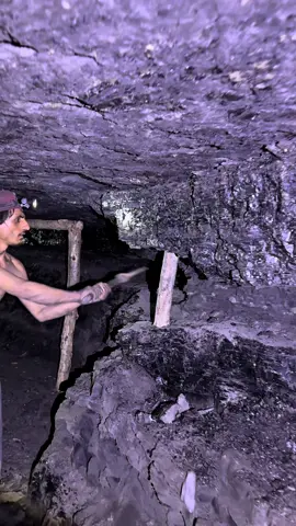 18 year young boy working Black diamond mining⛏️ #coalminer #blackdiamond #gold #plzdontunderreveiwmyvedio #support 