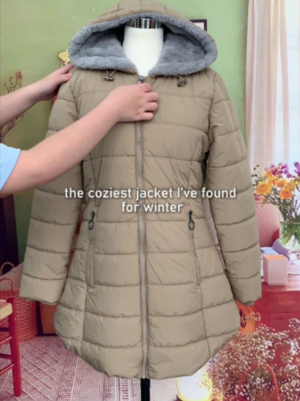 That plush lining on the inside feels like wearing a warm fuzzy blanket outside ☁️🤍-y#coat #wintercoat #winterfashiontrends #tiktokshopcreatorpicks #puffercoat #tiktokshopstockup