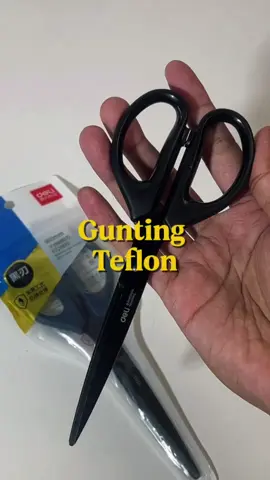Buat yang butuh gunting khusus buat material teflon, ini bisa jadi pilihan.  Tajam, praktis, dan nyaman buat bantu pekerjaan sehari-hari. #delitools #guntingteflon #gunting #perkakas #tools