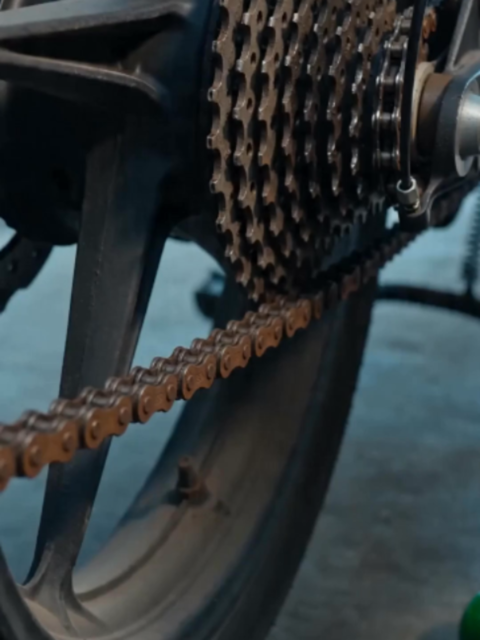 bicycle chain oil #chainoil #rustprevention #chain #rain #chainlubricant #bicycle