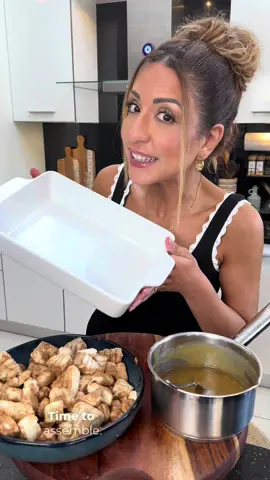 آسون‌ترین و گووِی‌ترین دسری که نمی‌دونستین بهش نیاز دارین! 🤎😋 مواد لازم: • ۱ بسته خمیر رول دارچینی آماده برای پخت برای کارامل: • ۶۰ گرم کره • ۱۰۰ گرم شکر قهوه‌ای • ۷۵ میلی‌لیتر خامه پرچرب • نصف قاشق چای‌خوری وانیل • یه پنس نمک طرز تهیه: رول‌های دارچینی رو از بسته‌بندی دربیارین و هر کدوم رو به ۴ تا ۶ تکه تقسیم کنین. برای کارامل، کره و شکر قهوه‌ای رو با هم روی حرارت آب کنین. خامه رو اضافه کنین و بذارین ۲–۳ دقیقه آروم بجوشه. بعد وانیل و نمک رو اضافه کنین. کارامل رو کف یه ظرف مناسب فر که خوب چربش کردین بریزین. تکه‌های رول دارچینی رو روی کارامل بچینین، ولی خیلی به هم فشارشون ندین. نکته مهم: بذارین خمیر طبق دستور روی بسته‌بندی استراحت کنه و پف کنه. بعد طبق دستور روی بسته‌بندی بذارین توی فر تا کاملاً پف کنه و طلایی بشه و وسطش هم کاملاً بپزه. بعد از فر درآوردن، ۵–۱۰ دقیقه صبر کنین. روش دوباره کمی کارامل گرم بریزین و در آخر یه ذره نمک پولکی اضافه کنین. 🤤 و حالا دیگه نوش جان 😘 The easiest, gooey-est dessert you didn’t know you needed! 🤎 Ingredients: • 1 pack bake-at-home cinnamon rolls Caramel: • 60g butter • 100g soft brown sugar • 75ml double cream • ½ tsp vanilla • Pinch of salt Method: Take the cinnamon rolls out of the packaging and cut each one into 4–6 pieces. Make the caramel by melting the butter and brown sugar together. Add the cream and simmer gently for 2–3 minutes. Stir in vanilla and salt. Pour the caramel into the bottom of a well-greased baking dish. Arrange the cinnamon-roll pieces on top, keeping them slightly loose. IMPORTANT NOTE: Let them prove/rise according to the packet instructions. Bake according to the packet instructions until puffed and golden and the centre is cooked through. Leave for 5–10 minutes. Drizzle with extra warm caramel and finish with a pinch of flaky sea salt. 🤤 And enjoy 😘 #آشپزی #پودینگ  #fyp #EasyRecipe #pudding 