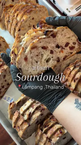 ไอเลิฟมายจ้อบบ 🫶🏻 #ซาวโดว์ลําปาง #greenandgrains #sourdough #ร้านซาวโดว์ลำปาง #ขนมปังไส้จุกๆ 
