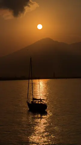 Tutti abbiamo un’alba dentro 🔥 #napoli #naples #naplesitaly #discovernaples #discoverwithpeppemor 