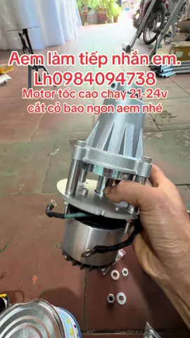 Aem vào việc nhắn em ạ. Máy cắt cỏ pin 21-24v.