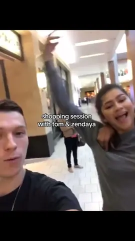 imagine bumping into them in a random mall 🤣 #tomholland #zendaya #shopping #spiderman #fashion 