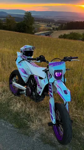 And They say a 701 can‘t look clean🫪🤣@ronja.apo @bold. #fyp #bolddesignz #bolddesignz #husqvarna701 #boldfamily 