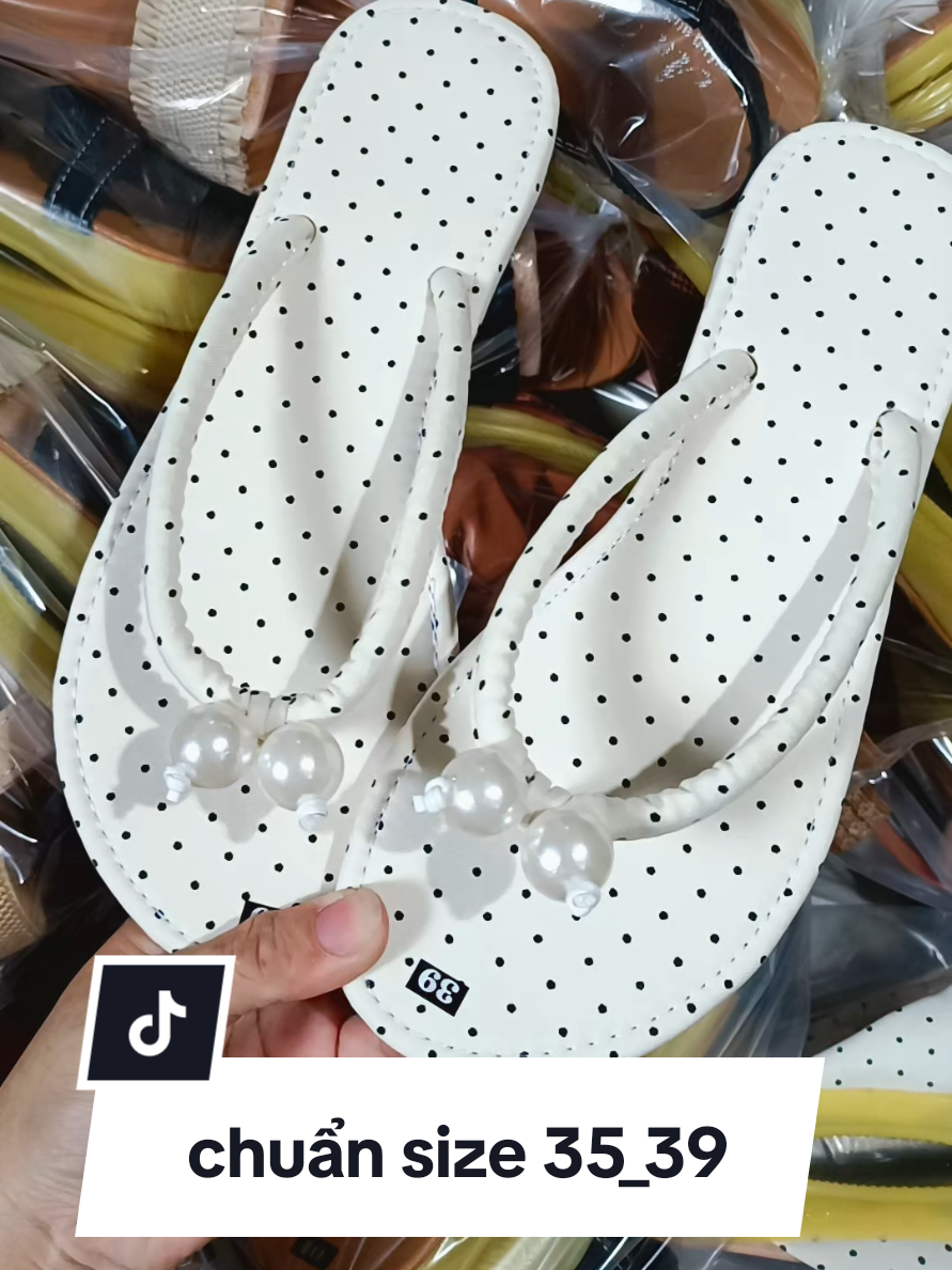 Dép kẹp nữ chấm bi mũi tròn #depdepgiare #xuhuong #viral #depnuxinh #depnuhottrend 