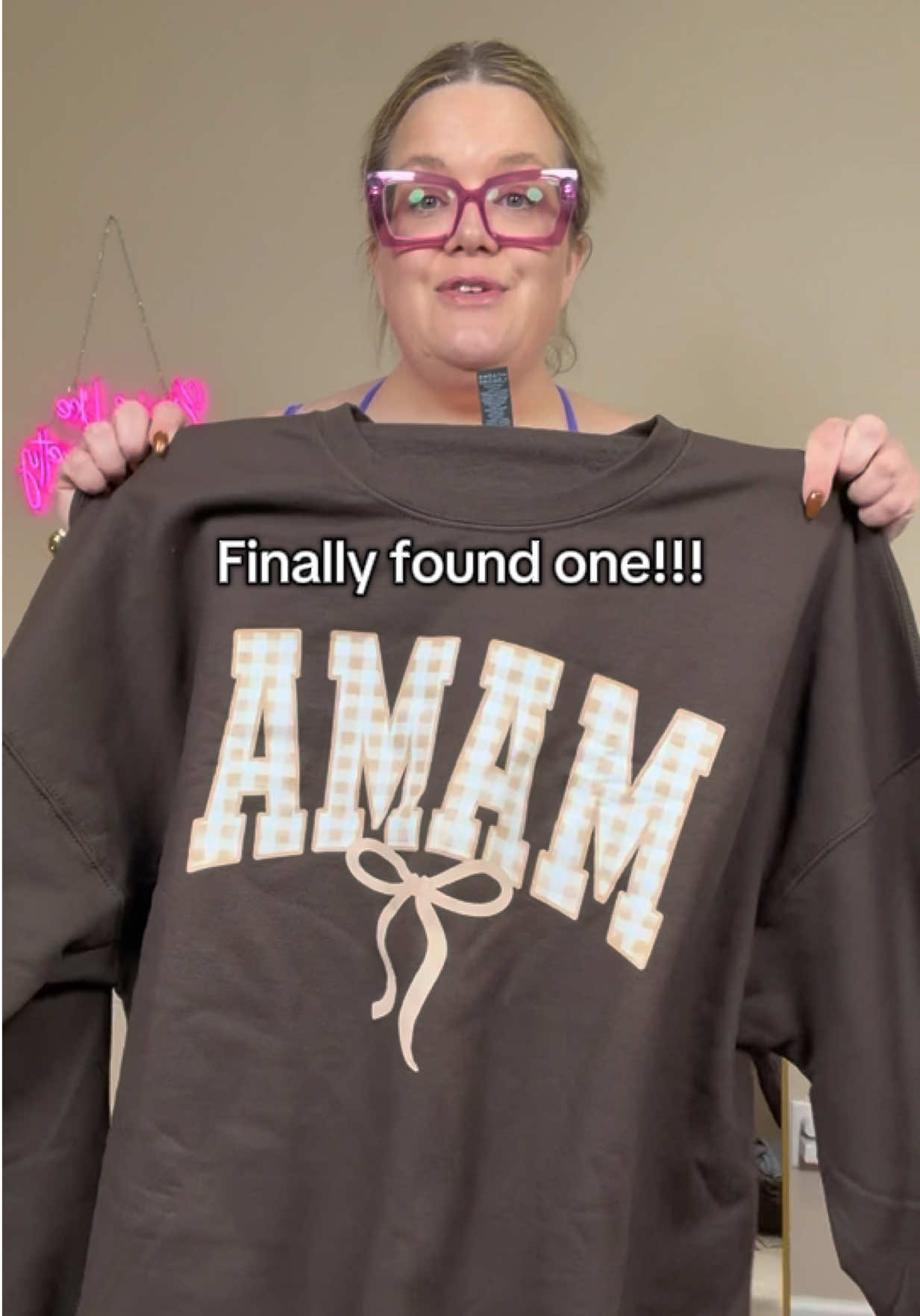 This gingham sweatshirt is perfect for fall with the espresso, brown color and beige gingham. You can get it to say Mom, mama, Grandma, or have them customize it to the name you would like. This bow design is so perfect and adds a girly touch! It comes up to plus size in size 3X and fits true to size! ##tiktokshopstockup##plussize##PlusSizeClothing##sweatshirt