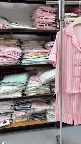Đồ bộ tay ngắn form vest 🥰 Mãu hot trendy của Hatu đang được các sỉ iu lấy nườm nượp lun ạ ✨ #khosihatu #hatu #sidobo #dongucaocap #donguxinh 
