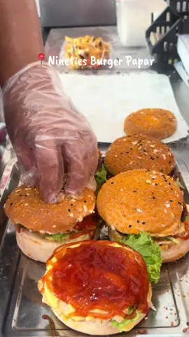 simple. juicy. satisfying. #ninetiesburger #sabahfood #FoodTok #Foodie #sabahfoodie 