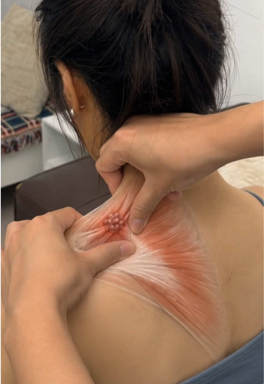 10 minutes for the neck that does everything.#neckmassager #neckpain #neckhump #tiltokmademebuyit 