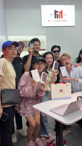 🛑 Dàn sao Việt cùng nhau check in “táo đỏ tân cương” tại sự kiện mở bán iPhone 18Pro tại Minh Tuấn Mobile  #ChumChumHopTacCungMinhTuanMobile #MinhTuanMobile #iphone18pro #ChumChum #bimatvbiz