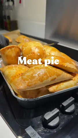 Pie Dough * 500 g (4 cups) all-purpose flour * 250 g cold, unsalted butter * 1½ teaspoons salt * 140 g/ml cold water or milk #pie #bakingtok #easyrecipeideas 