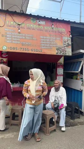 Nyobain mie nyor nyor nya @Intan namaku💰 sama teman ku @ANDRID @nyimennir @ZINDIA KOSMETIK BONDOWOSO @arifofficiljember @bunda diva #juunahh #kuliner #mie #bondowoso 