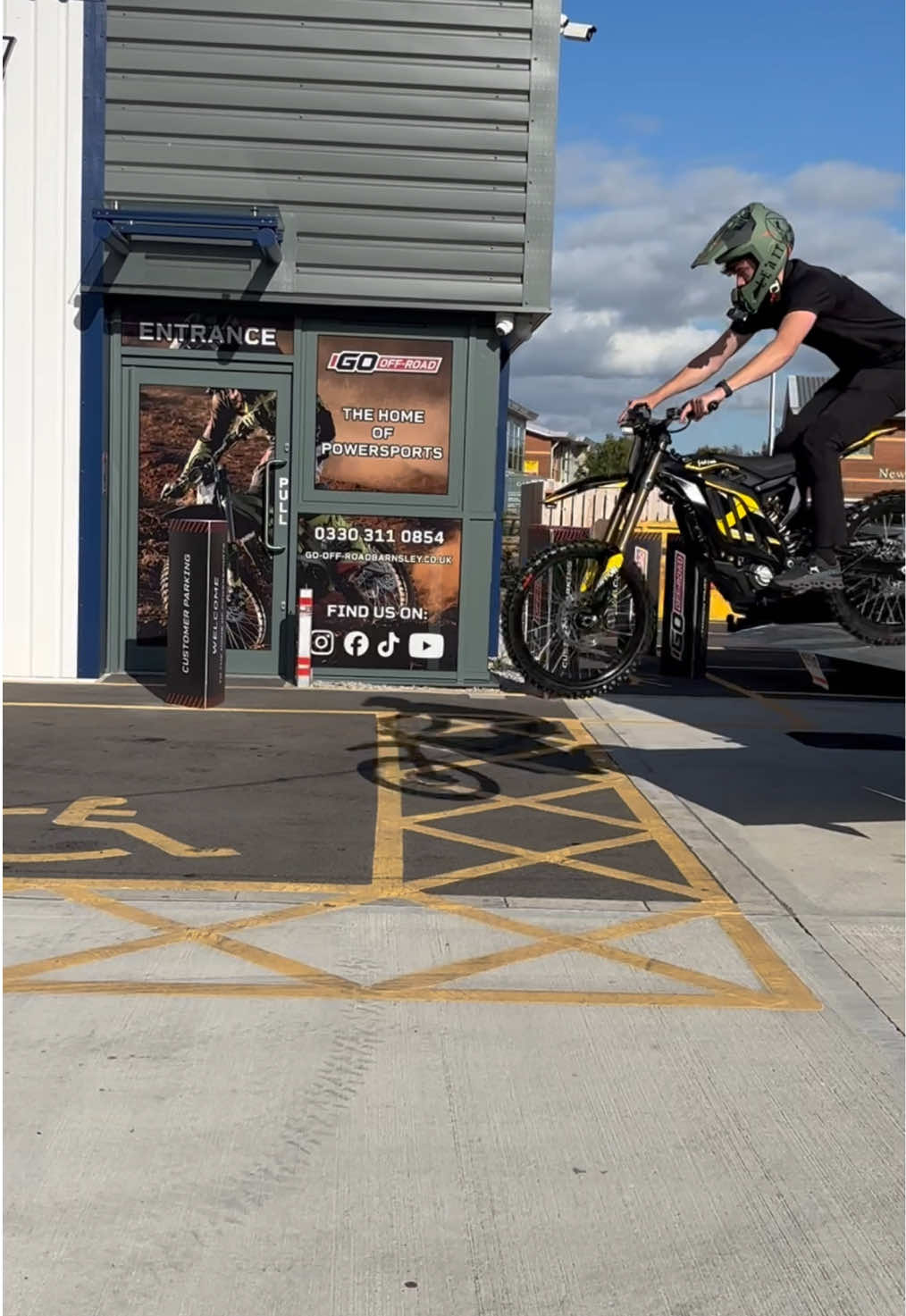 Sur Ron Light Bee 2 preorders are open now! Starting from £4695 This 24kw beast is going to be one of the most in demand bikes this year so don’t miss out! Finance and nationwide delivery available  #surron #lightbee #dirtbike #ebike 