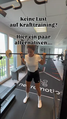 Krafttraining oder schon mal den Treppenlift bestellen?  Okay, ganz so schnell geht’s natürlich nicht. Aber Kraft ist im Alltag ziemlich praktisch. Aufstehen, Treppen steigen, Einkäufe tragen oder einfach lange selbstständig bleiben. Deshalb gilt: Muskeln sind nicht nur fürs Spiegelbild da. Und keine Sorge: Wer heute Leg Day auslässt, braucht morgen noch keine Toilettensitzerhöhung.  #krafttraining #physio #hilfsmittel 