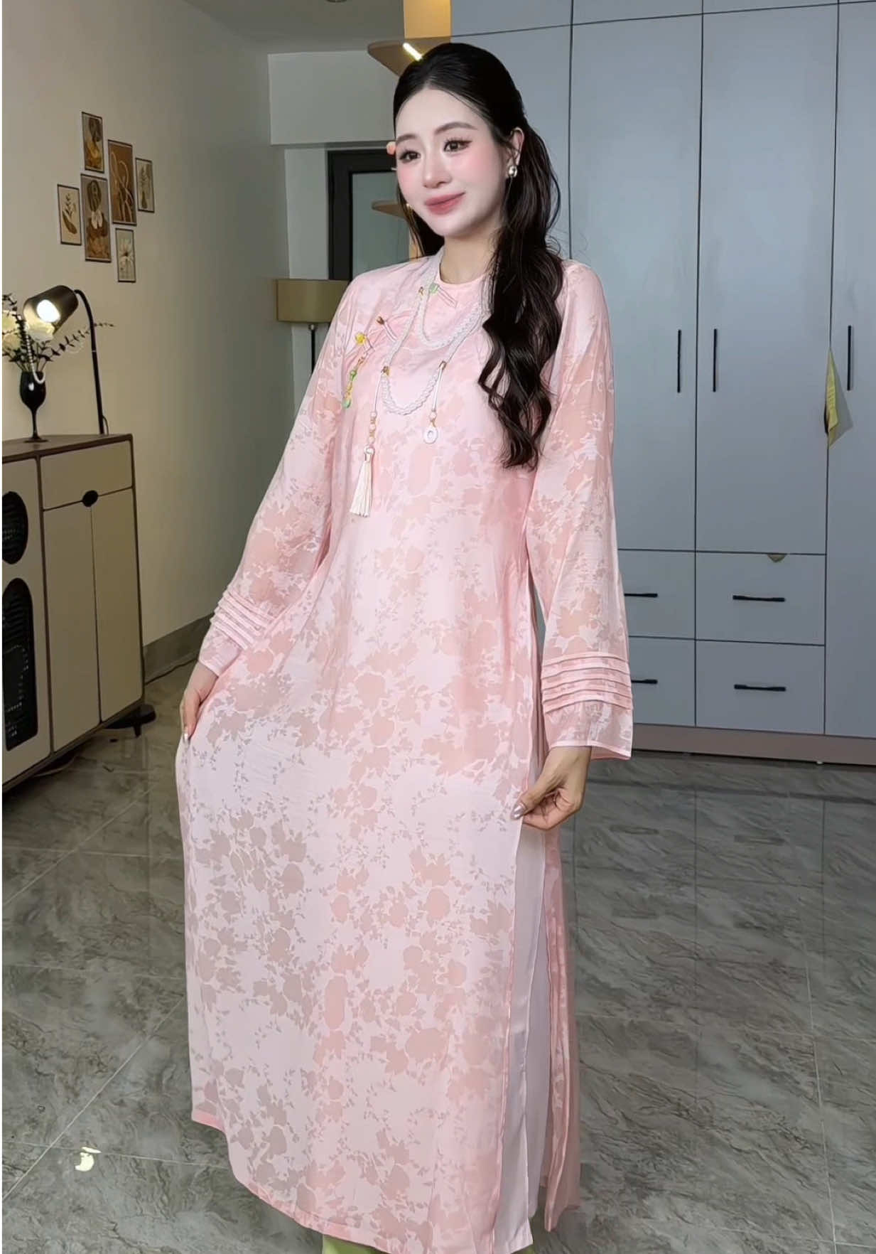 Set áo dài dáng xuông trẻ trung, hiện đại 