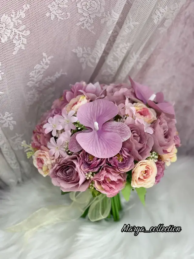 ڕۆژی دەرچوون خۆشترین و بەنرخترین ساتەکانی ژیانە! 🌟 بۆ ئەوەی دیارییەکەت بۆ هەمیشە لە بیرەوەریدا بمێنێتەوە، Marya_collection شیکترین و جیاوازترین سێتی گوڵی دەرچوونت بۆ ئامادە دەکات! ✨ بوکێتی گوڵی تایبەت بە کڵاوی دەرچوون ✨ جانتای گوڵ و دیاری شیک بۆ سەرکەوتووان ✨ دیزاینی تایبەت بەپێی ویستی خۆت شایەنی باشترینەکانن لەم ڕۆژە تایبەتەدا! ❤️🎓#gift #گوڵ #bouquet #design #دهوك_زاخو_سليماني_ئاكري_ئامیدی_هولیر 