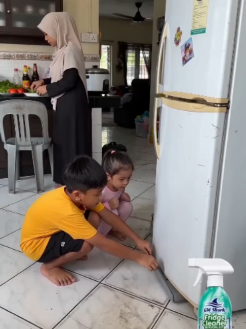 Isu kebersihan yang sering diabaikan—peti sejuk juga perlu dibersihkan secara berkala! Cubalah pembersih peti sejuk ini.《CY.TU》#produkberkesan #pembersihterbaik #tipdapur #hasilnyata