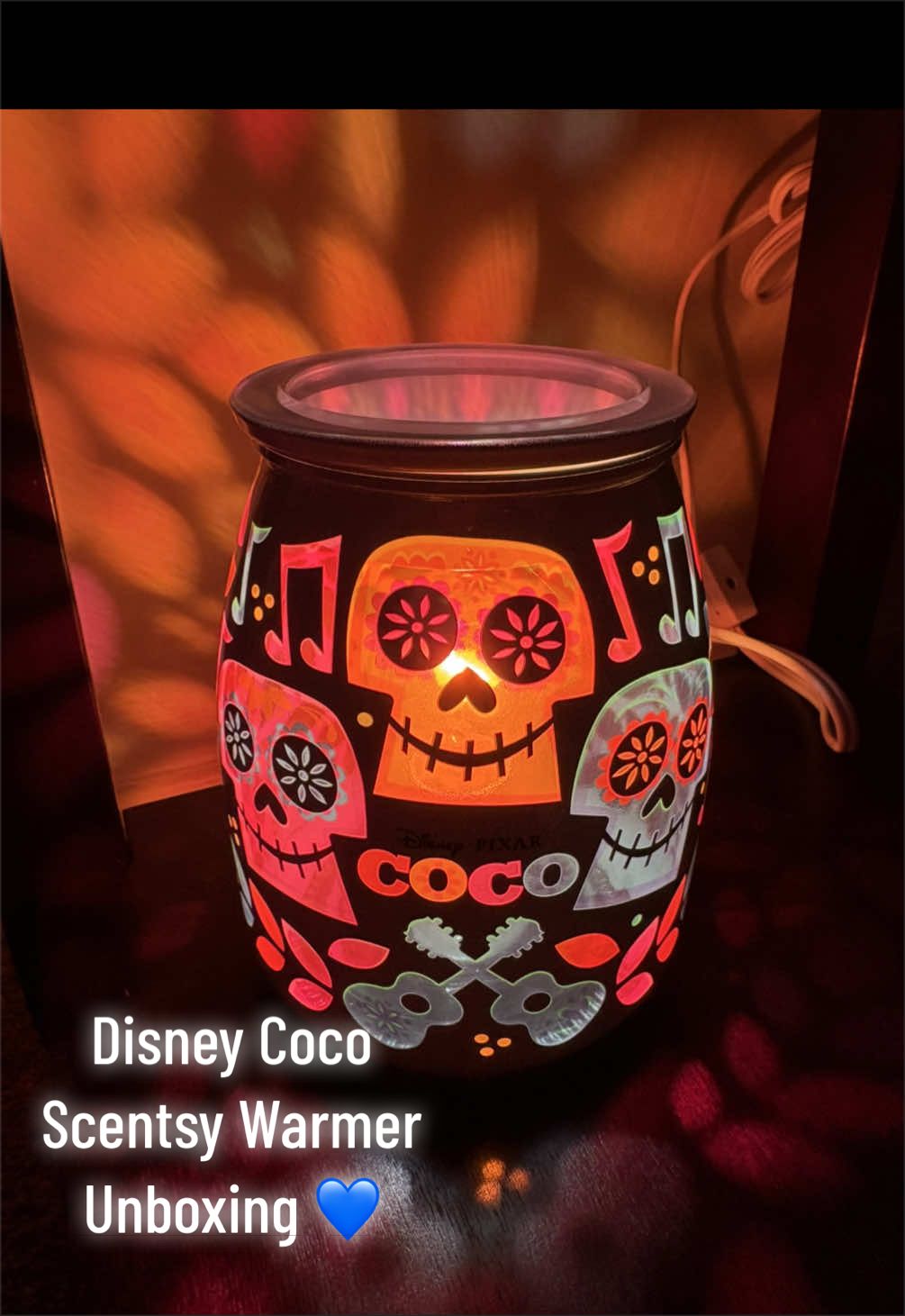 Scentsy Coco Warmer unboxing! 🧡💙🩷💀 it’s a MUST-HAVE 🤩 it’s on CLEARANCE right now! Get it before it’s gone in my bio 🔗 (SCENTSY CLEARANCE) 🛒 #scentsy #pixarmovie #disneymovies #diademuertos #disneyadult 