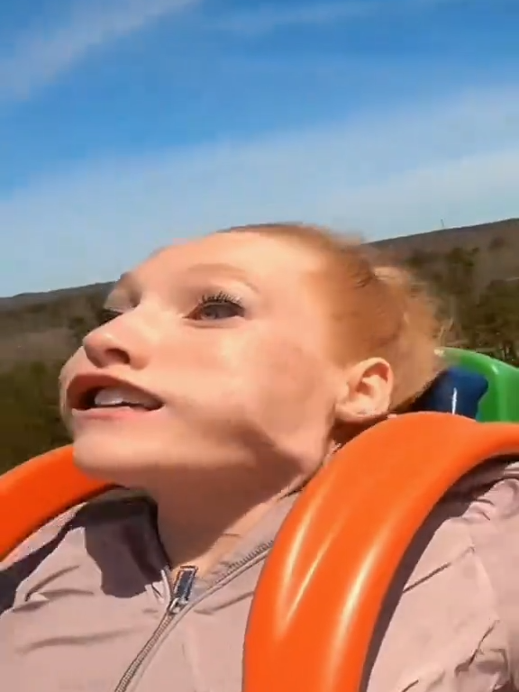 😂🤣🎢Roller coaster  #FunnyVideos #rollercoaster #funnycouple #funnymoments #funnyfail 