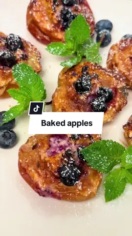 Finally, a healthy air fryer dessert — baked apples with blueberries 🍎🫐 If you want them without added sugar, simply leave out the honey. The apples turn out incredibly soft and tender, making them perfect even for kids.  Find the detailed recipe in my book — link in bio. #airfryer #airfryerrecipes #apples #healthydessert #EasyRecipes 
