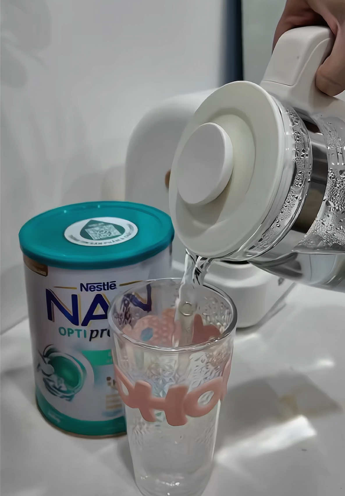 Chuyện 3 tuổi có uống sữa công thức hay không thì không có đáp án chung đâuu nè, quan trọng là tuỳ nhu cầu của em bé. Hỗ trợ tiêu hoá thì tham khảo NAN Optipro Plus nàyy nha đang có nhiều CTKM lắm nè mẹ tranh thủ nha #nanoptiproplus #tieuhoa #suamat #taitro 