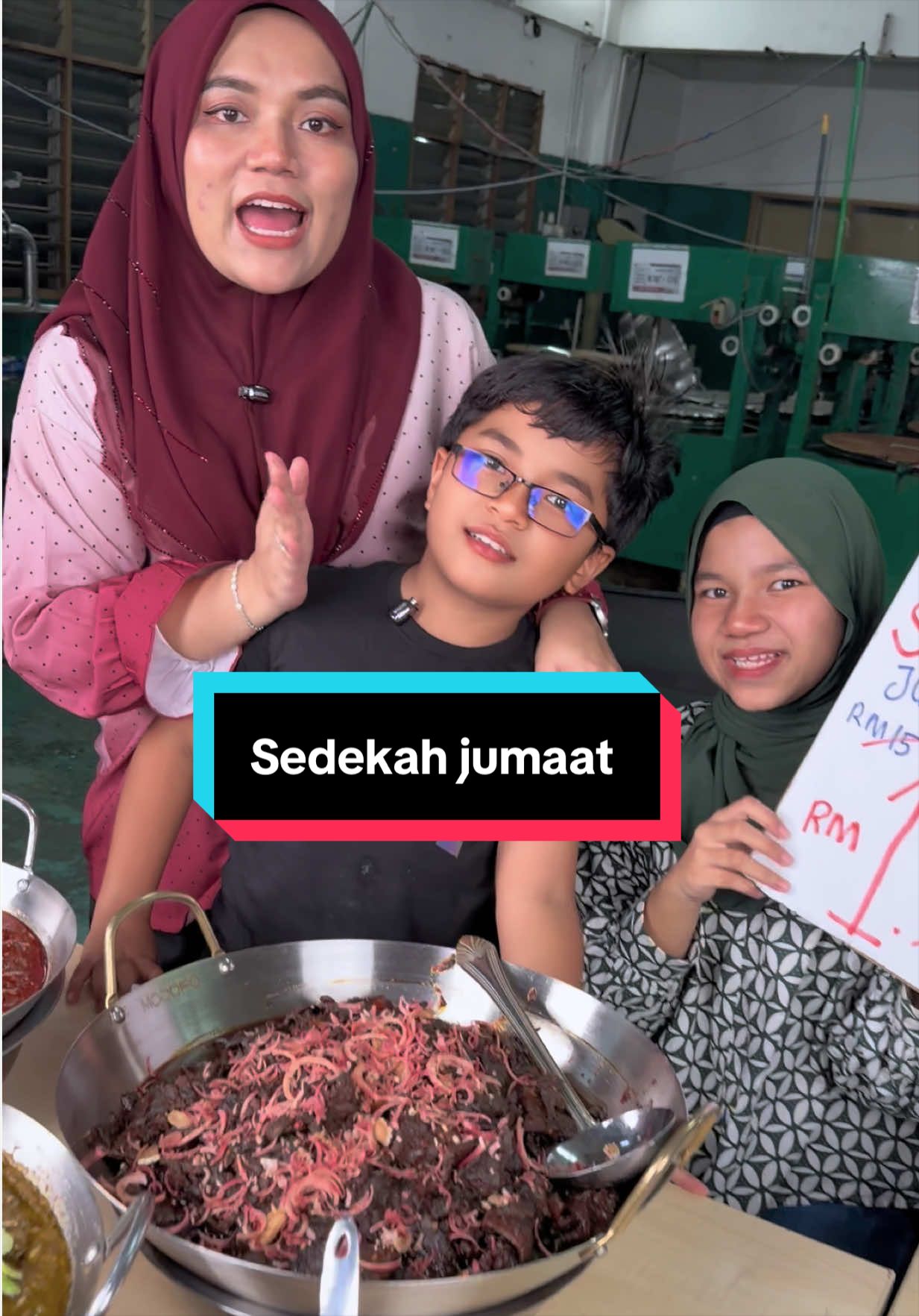 Sempena hari jumaat banyak sambal yg mama ct prepare utk bg harga sedekah shja dlm live, limited jumaat bermul 8mlm ya. Share bgtau yg lain dan Mai join dlm live skrggg #sambalmamact #sambalreadytoeat #sambalsedap #joinlive #sedekahjumaat 