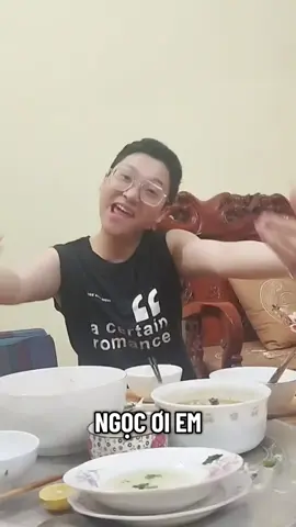 NGỌC lên bảng phát biểu 