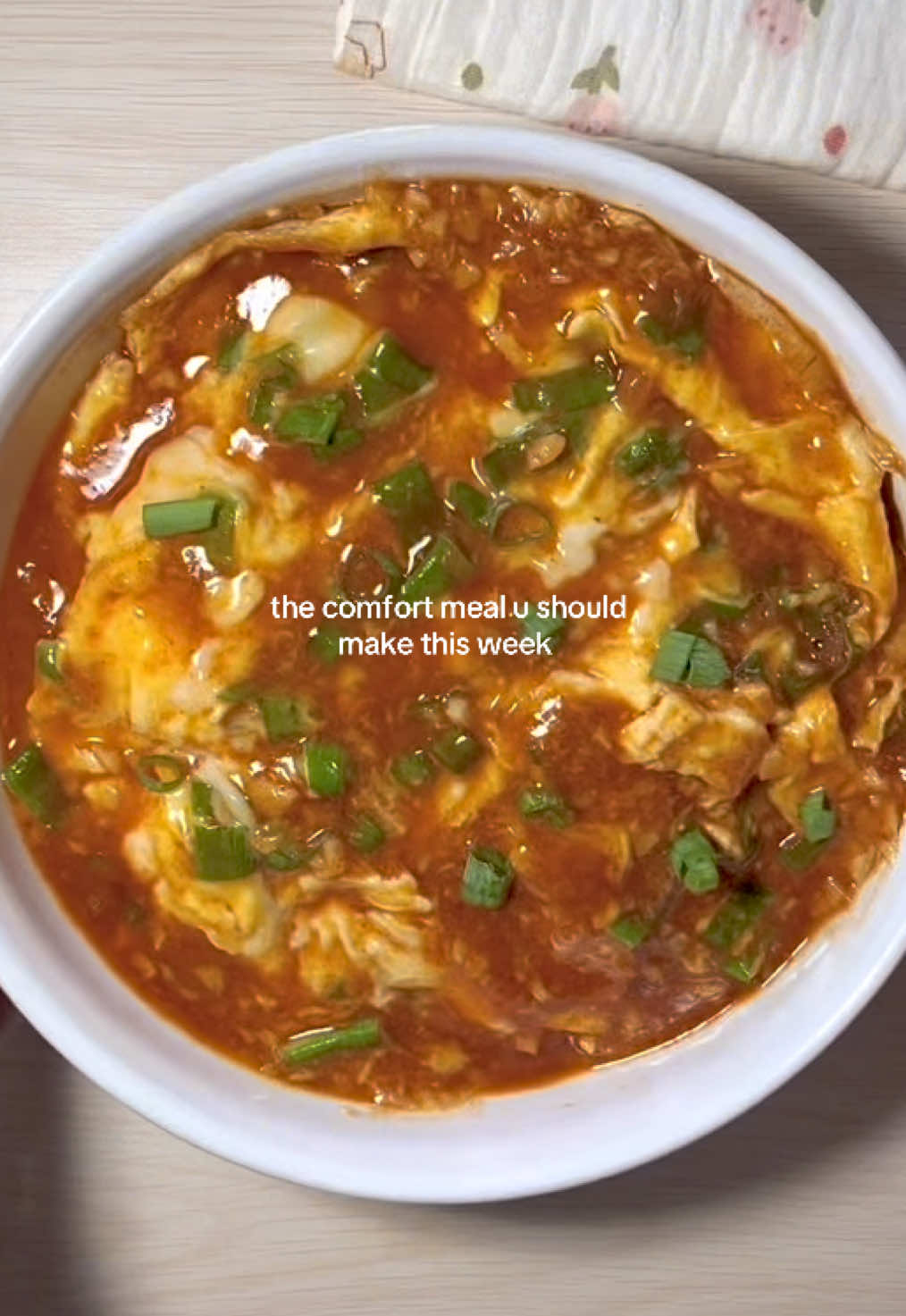 telur siram pedas! it only takes 10mins to makeee n rasanyaaaa nagihh bikin ngabisin nasii enakk bgtt MUST TRYYY 🥚😋✨ ingredients: 1 Pouch Kanzler Nyaos Gochujang  3 Butir Telur daun bawang 3 Siung Bawang Putih 2 Siung Bawang Merah 125 ml Air Putih  Margarin/Butter #egg #eggs #eggrecipe #telur #fyp 