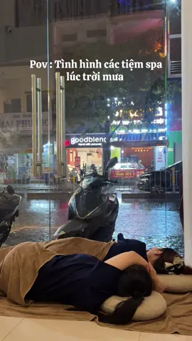 Trời mưa là lúc khách bắt đầu vắng 🥺 #gọidauduongsinh #massagevaigay  #tiemgoidautanphu #fypシ #xuhuong 