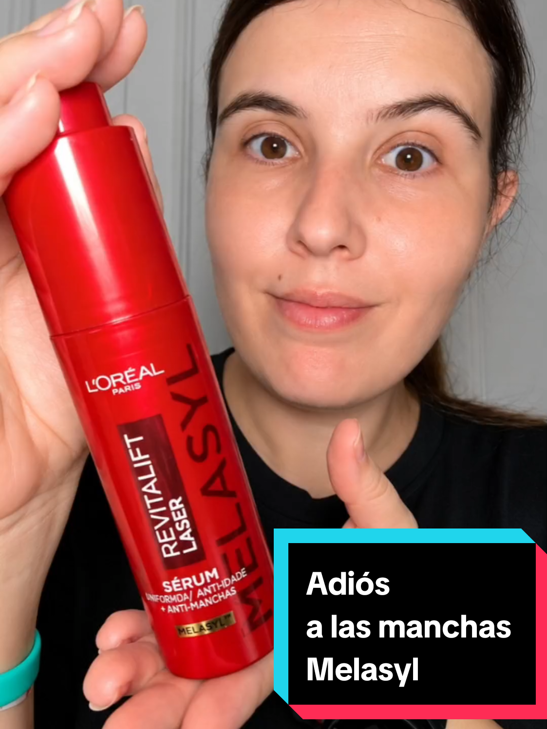 #publi​¿Manchas del sol o marquitas post-granitos que parecen imposibles de borrar? 👀✨ ​Si me sigues de cerca sabes que unificar el tono siempre ha sido mi gran reto. Por eso he sumado a mi rutina diaria el sérum Revitalift Láser Melasyl de @lorealparis, y el cambio en luminosidad se nota desde el primer momento. ​Lo que marca la diferencia no es solo que ayude a atenuar las manchas que ya están, sino su molécula estrella: Melasyl, que atrapa el exceso de melanina antes de que llegue a fijarse como mancha en la piel. Consigue ese efecto casi «láser» en casa, dejando la piel visiblemente más suave, uniforme y con ese brillo sano que tanto buscamos 🧖‍♀️💖. ​Una rutina sencilla, sin complicaciones y con resultados reales. ​👉 Cuéntame en comentarios: ¿cuál es tu mayor reto en la piel ahora mismo: marcas de granitos o manchas del sol? Te leo 👇💬 ​. #lorealparisskincare #lorealparis #skincare @lorealparis #RevitaliftLaser Melasyl RutinaDeSkincare PielLuminosa TipsDeBelleza @L’Oréal Paris 