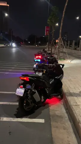 ចេញបានតែយប់ៗទេ😂💙❤️#lowkeyxmoto #adv150 