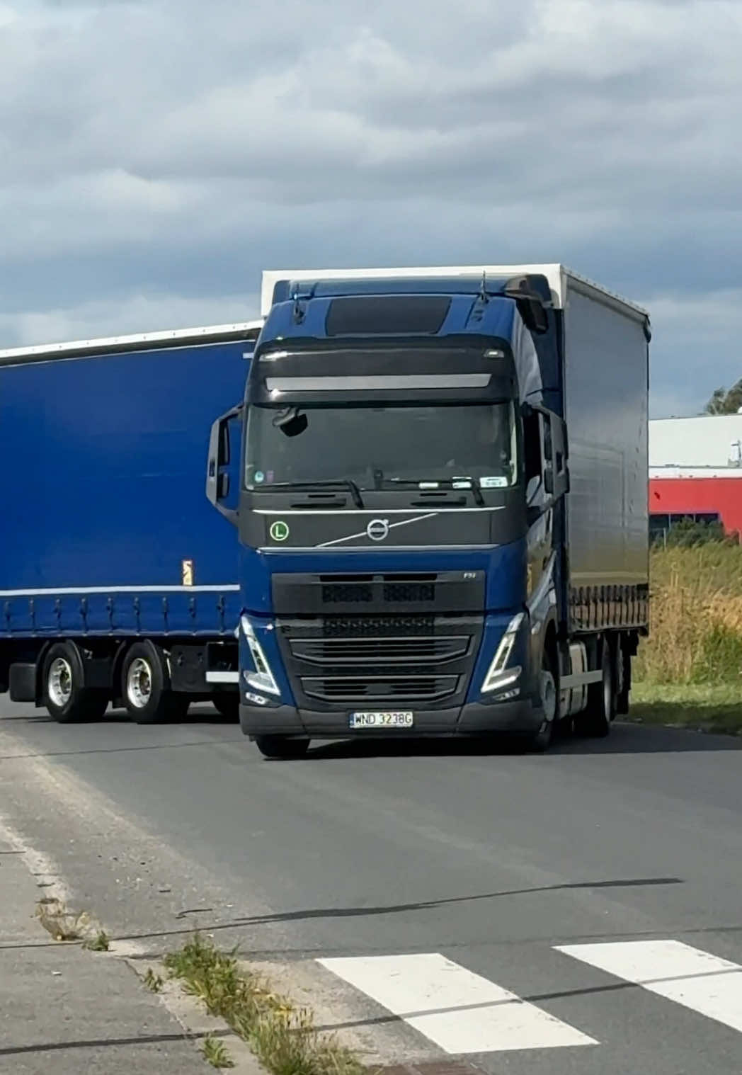 Dwa zestawy w drodze do nowego właściciela 🤝 🚛 Volvo FH 460  #transport #truck #volvo #kierowcazawodowy #tandem 