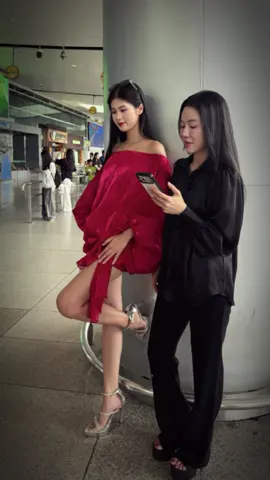 Á hậu Bảo Hà tạo dáng cực lạnh bên Dì Dung, Hoa Hậu và Á Hậu nhà Sen Vàng #vodoanbaoha #missgrandvietnam #SenVang #missgrandinternational 