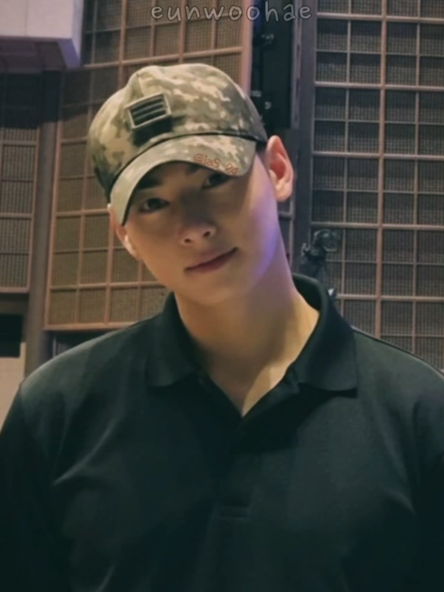 On September 17 2026, Cha Eunwoo performed with the MND Military Band, and here are some footage from the event along with a compilation of his performances as a vocalist of the military band. Cha Eunwoo is currently serving in the Ministry of National Defense (MND) Military Band, where he performs as a vocalist alongside the military orchestra. Seeing him in these formal performances, always looking so dashing and elegant in his suit, is such a proud moment. So proud of Eunwoo, always shining in everything he does. 🤍 Keep doing your best and take care of yourself, Sergeant Lee Dongmin! D-130 until Cha Eunwoo’s military discharge January 27, 2027  #chaeunwoo #차은우 #leedongmin 