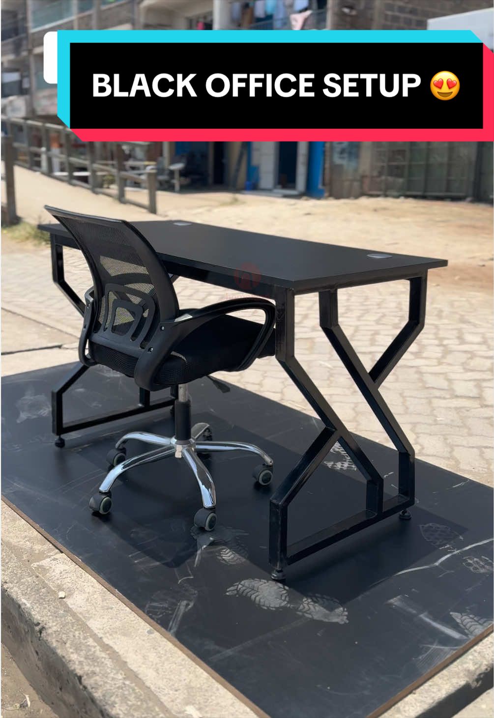 Black elegance 🖤 1.2m black metallic desk + Swivel mesh office Chair  💰Ksh 13,999 #officetableandchair #officedeskandchair #homeofficeideas #studytableandchair #officefurniture 