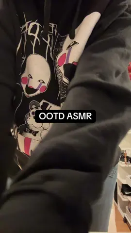 OOTD (outfit of the day) ASMR AGAINNNN #asmr #lofiasmr #badasmr #asmrootd #scratchingasmr 