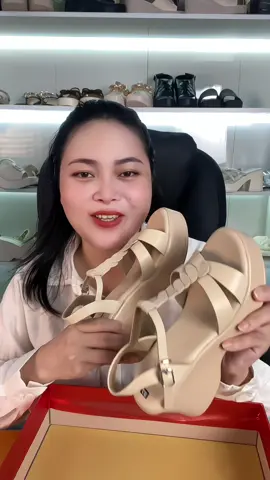 sandal siêu nhẹ siêu êm cho chị e #sandal #sandalxuong #sandalnu #Nguyenhuong 