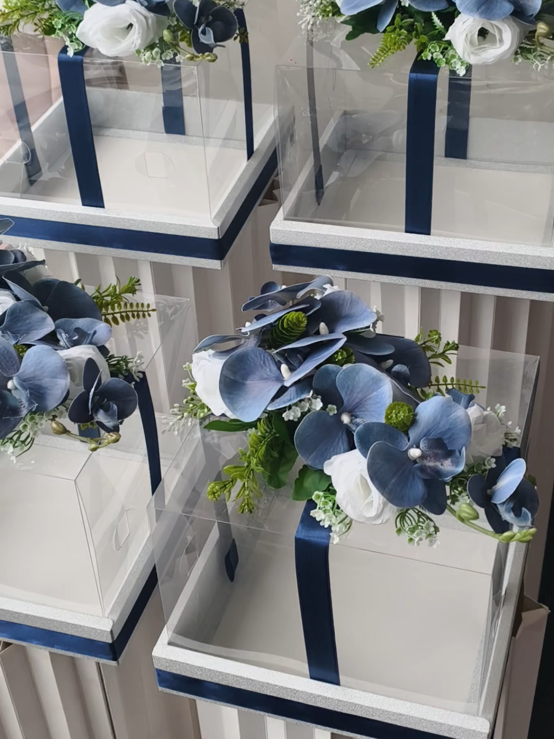 Orchid Navy Blue + White cantik sangat korang 😉 Siapa nak tema macam boleh order terus di showcase tiktok Tyha 😍Boleh pos seluruh Malaysia 🇲🇾 #fyppppppppppppppppppppppp #hantaran #boxhantaran #hantaranpernikahan 