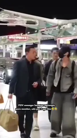 Ngakakkk bgt celingakk celingukk liatin all member🤣 ternyata mereka sma aja kek kita, klo liat bangtan pergi bareng selalu dihitung dulu udah lengkap 7 atau belum 😁🤣, klo kurang diliat lg dicari siapa yg ga ada🤣🤌 #bts #ot7 #momentfunny #fyp 